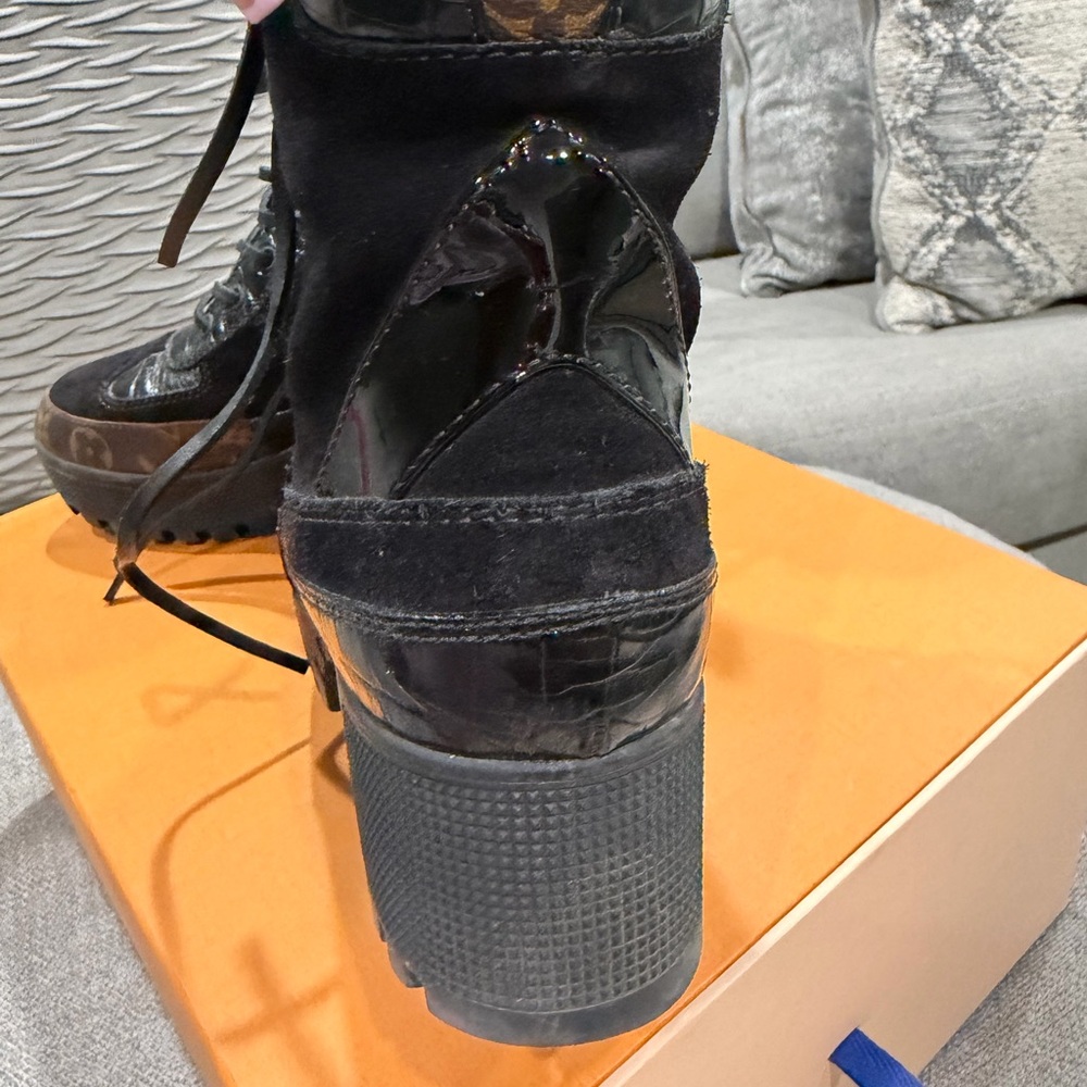 Authentic… Louis Vuitton Black and Brown Lace Up Boots - Picture 7 of 14